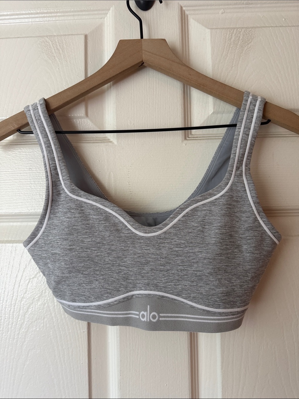 Alo Yoga Alosoft Heart Throb Bra Heather Grey/White size small NWOT - Picture 2 of 7